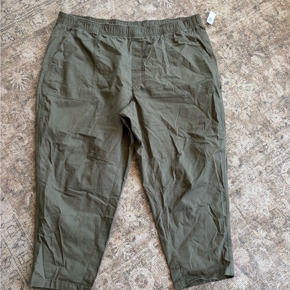 Old Navy Khaki Pants in Olive